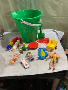 lot 5270 image: Bucket of toys