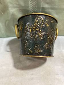 lot 5276 image: 6�� x5�� metal bucket
