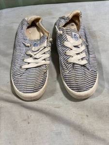 lot 5278 image: Roxy surf size 9 slip on
