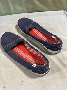 lot 5283 image: kids slip on shoes size 10