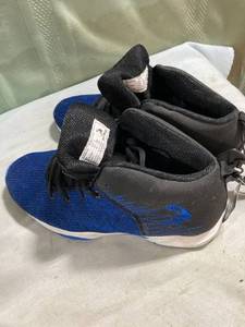 lot 5284 image: NEW. Size 6 boys SHAQ shoes