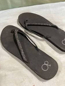 lot 5286 image: OP flip flops, size 1