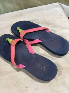 lot 5288 image: Flip-flops size 9