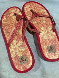 lot 5290 image: REET flip-flops, size 10