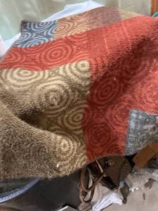 lot 5300 image: 44�� x30�� throw rug