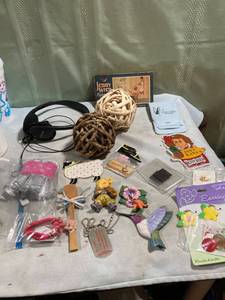 lot 5303 image: Flat of miscellaneous items