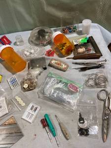 lot 5307 image: Miscellaneous sewing items