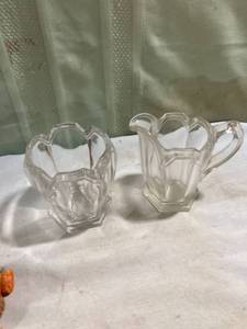 lot 5316 image: or in 14�� x 4�� Glass sugar & Glass creamer