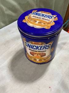 lot 5328 image: 5 12 x 6 12�� Mars snickers snack bars, tin, 1987