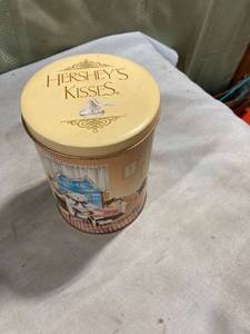 lot 5331 image: 4�� x 6�� Hershey��s kisses can