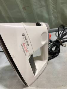 lot 7648 image: Black & Decker auto shut off Advance system iron Works