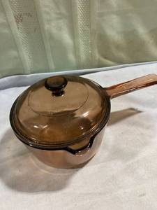 lot 7658 image: Small 6 inch vision ware pot