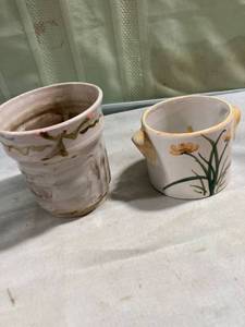 lot 7659 image: 2) small ceramic Planters. 5��, & 3 12��half inch.