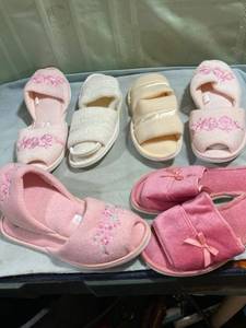 lot 7668 image: 6) pair slippers, size 6 12