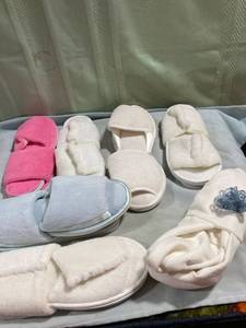 lot 7670 image: 7) pair slippers size 6 12