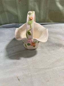 lot 7673 image: 6�� x 7�� ceramic basket