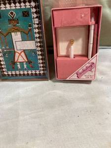 lot 7676 image: Aztec notepaper, everlasting, elegance, pin set