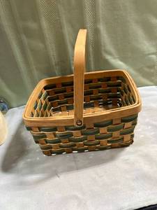lot 7697 image: 12�� x 10�� basket with handle