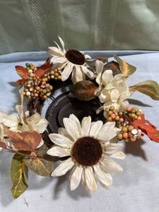 lot 7707 image: 12 inch wreath with Center tray