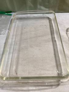 lot 7718 image: 13 12�� x 8 34�� Pyrex baking dish