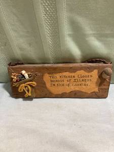 lot 7723 image: 10�� x 3 12�� sign kitchen closed