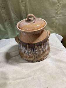 lot 7733 image: bottom measurement 8 12�� x 10 12��canister