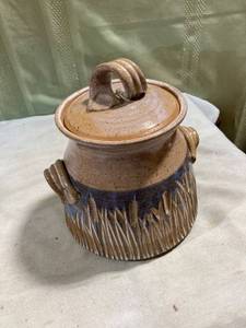 lot 7734 image: Bottom measurement 7�� x 8�� canister