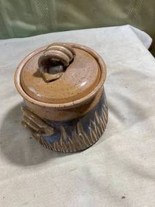 lot 7735 image: Bottom measurement 5 34�� x 6 12�� canister