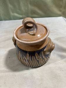 lot 7736 image: Bottom measurement 5�� x 6�� canister