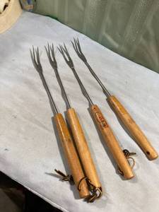 lot 7739 image: 4) stainless steel 16 12 inch forks