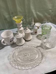 lot 7753 image: Assortment of kitchen stuff