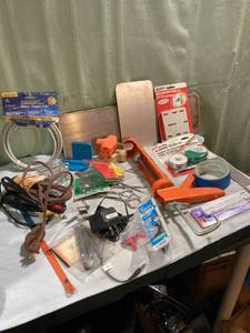 lot 7754 image: flat of garage items