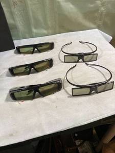 lot 7763 image: 5) pairs 3-D glasses