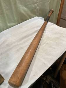 lot 7771 image: 33 12�� wooden Bat