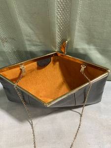 lot 7781 image: 11�� x 6 14�� clutch purse