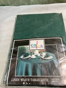 lot 7785 image: 70 inch linen weave tablecloth, round green