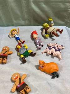lot 7789 image: Assortment of little toys