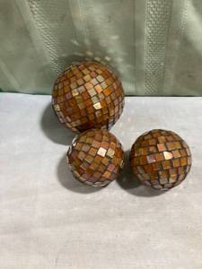 lot 7799 image: 3) decorated balls, ones 4 12�� small 3��