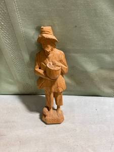lot 7818 image: 8 12 inch handcrafted wooden Pilgrim