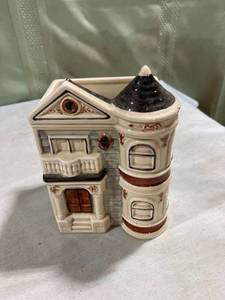 lot 7820 image: 6�� x 3�� house planter