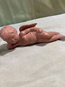 lot 7827 image: 9�� ceramic, relaxing angel