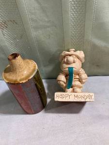 lot 7828 image: 6�� bud, vase, and happy Monday character