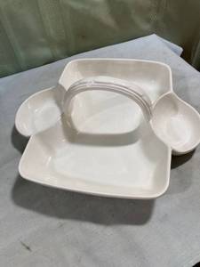 lot 7837 image: 11�� x 12�� chip & dip bowl