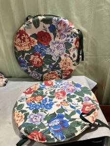 lot 7839 image: 2) 16�� chair cushions