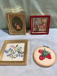 lot 7842 image: 4) small hanging pictures