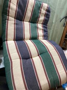 lot 7845 image: 40�� x 22�� lawn chair, cushion