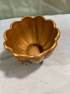 lot 7853 image: 5 x 4�� gold planter