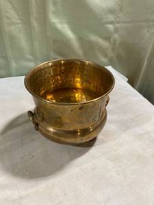 lot 7855 image: 6 14�� x 5�� brass planter