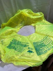 lot 7865 image: Yellow blowup inner tube. untested.