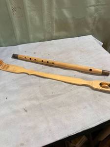 lot 7868 image: 16 inch whistle 20 inch back scratcher